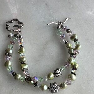 Elegant Floral Beaded Bracelet